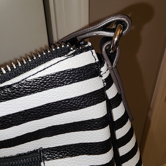 Liz Claiborne Shoulder Bag  🖤EUC🤍 - Picture 12 of 16